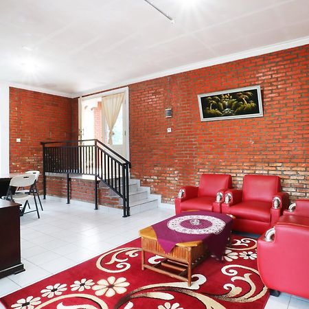 Villa Madani Paragajen Exterior photo